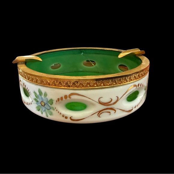 Vintage Brass & Milk Glass Ashtray | Green Glass Insert | Art Deco - Picture 3 of 7
